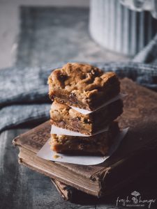 caramel chocolate chip cookie bars