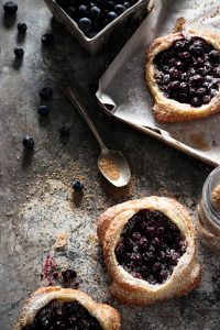 7-MINUTE BLUEBERRY BREAKFAST PASTRIES AND A CATCH-UP