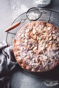 FRENCH APPLE CAKE WITH ALMONDS