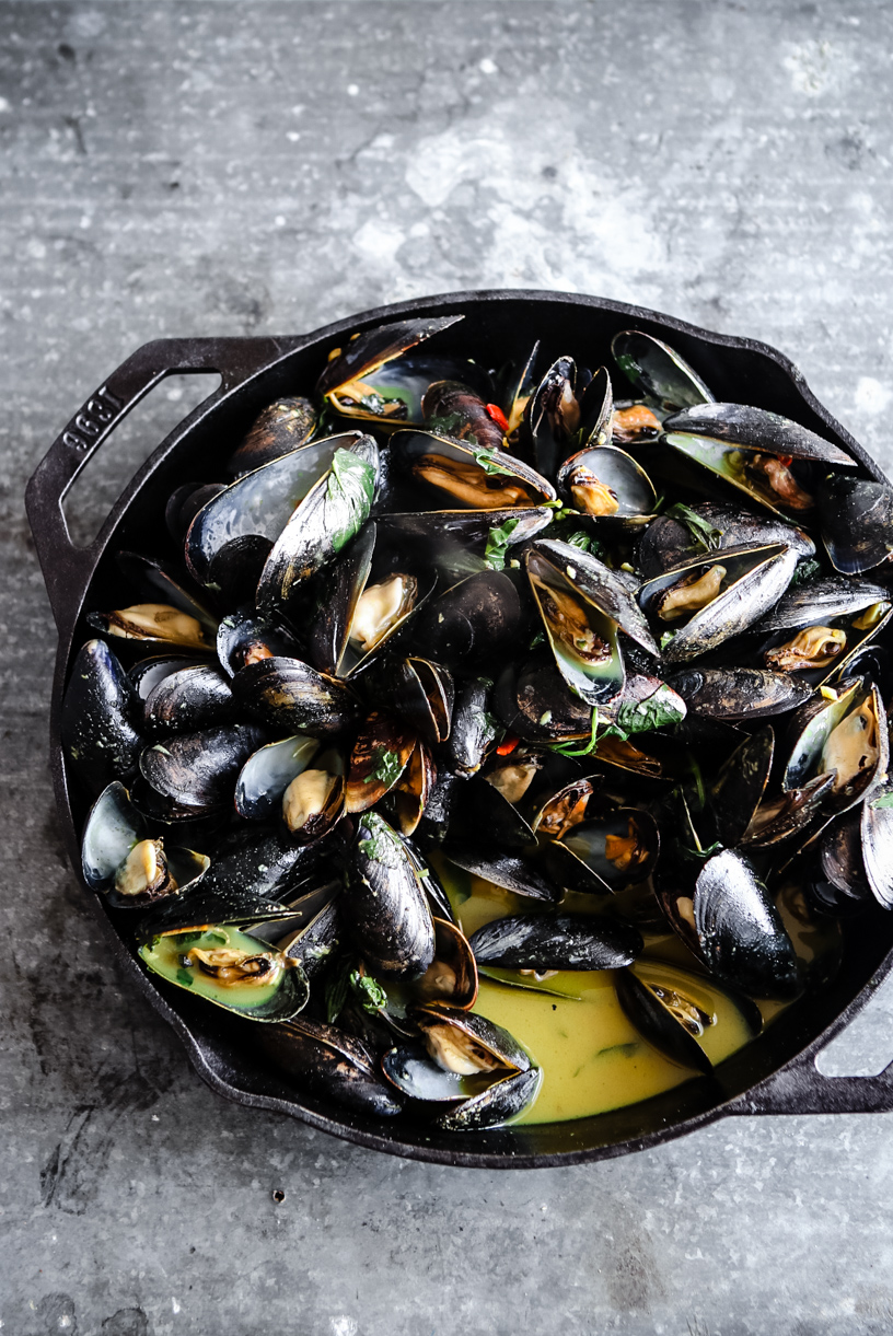 MUSSELS IN A COCONUT CURRY BROTH